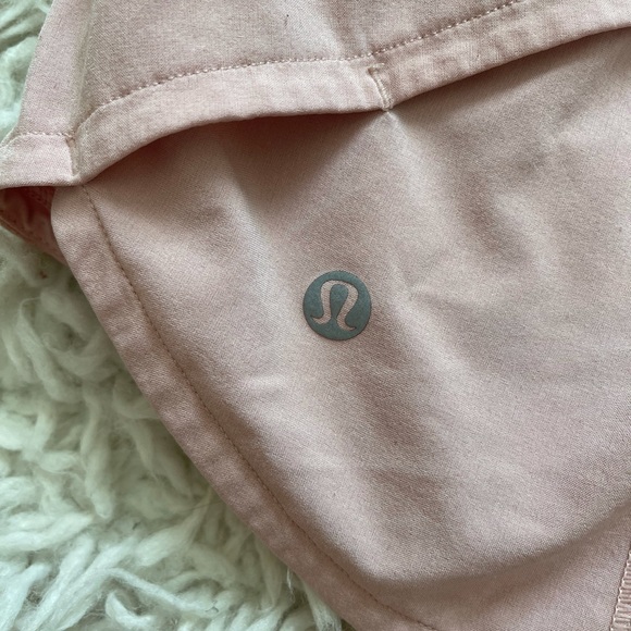 Lululemon Speed Up Short 2.5 in Dusty Pink - Picture 4 of 4